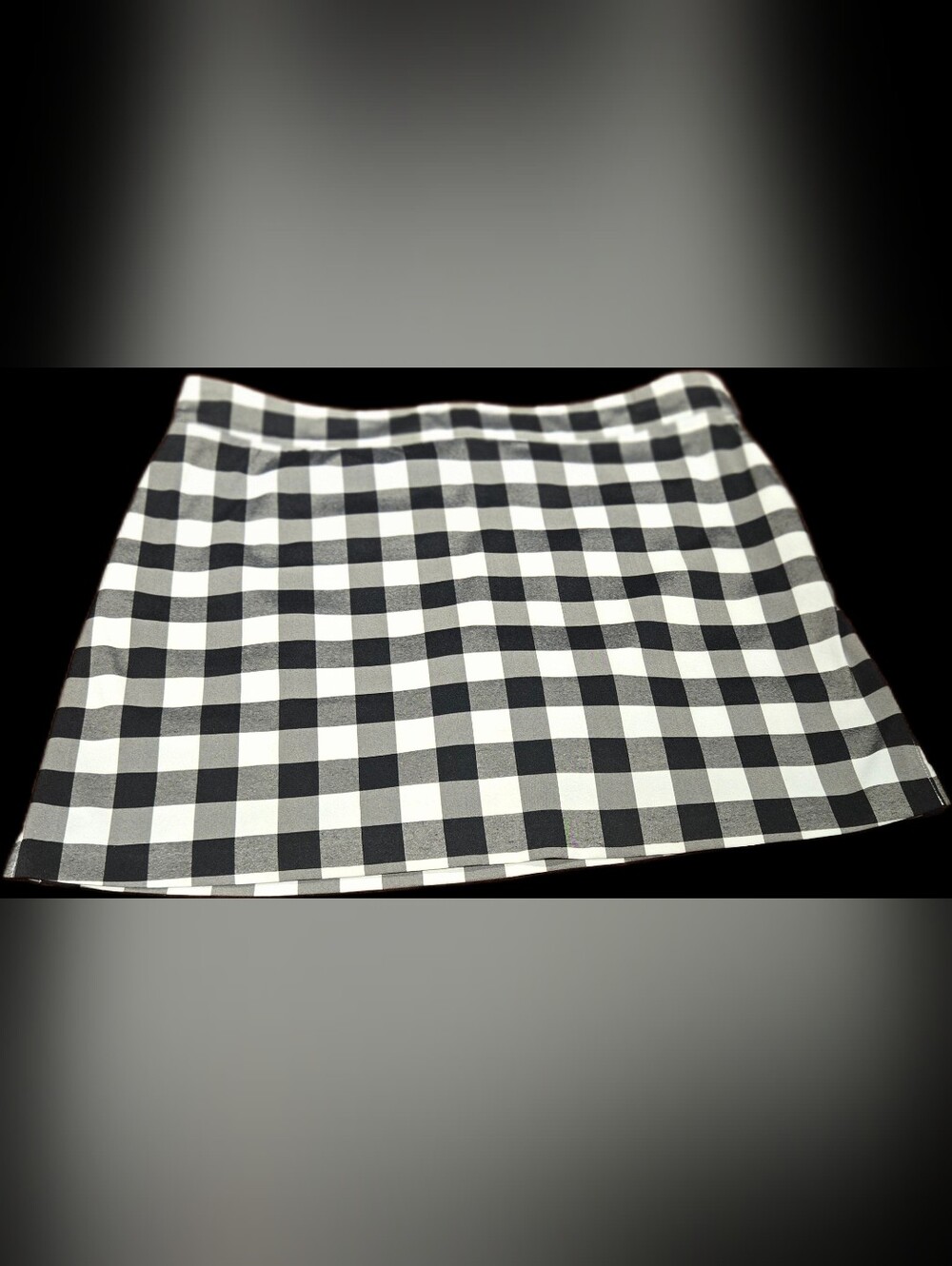 Izod Black & White skort with attached shorties. Size 12. 18" length. EUC!